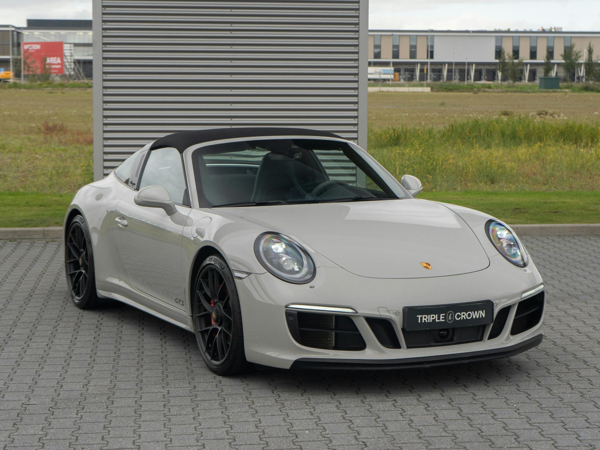Porsche 911 3.0 Targa 4 GTS | Neuslift | BOSE | Sport-Design | Sport-Chrono
